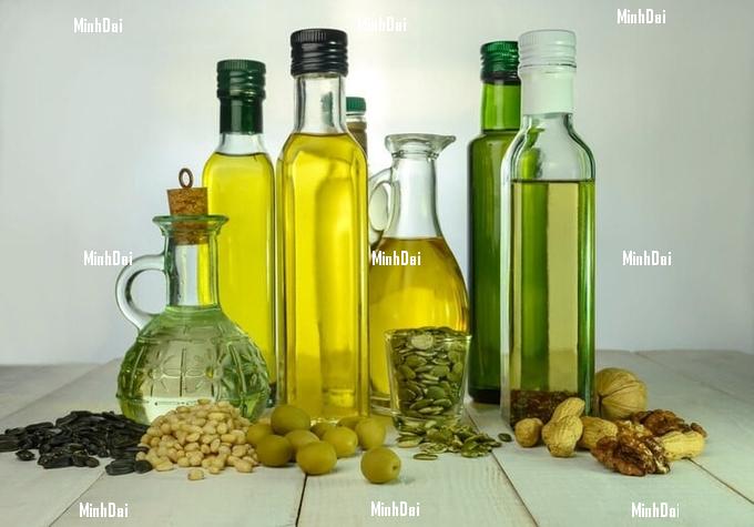 Vegetable oil prices declined 5.6% last month, as global palm and rapeseed oil prices dropped while soy and sunflower oil quotations remained stable.